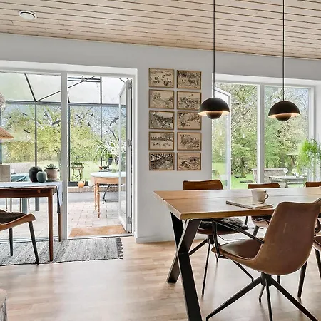 Holiday home Gorgeous In With Kitchen