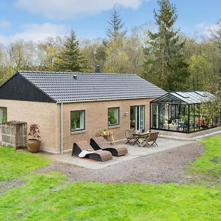 Holiday home Gorgeous In With Kitchen Vorbasse